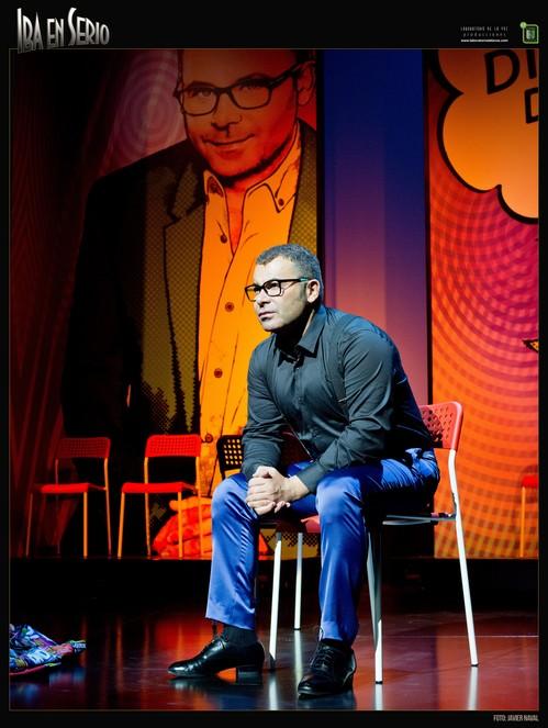 'En la tele hablas a una cámara, en el teatro ves al público y sus reacciones'