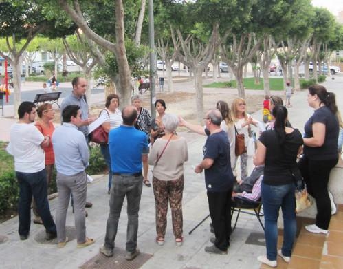 IU se reúne a pie de calle con vecinos de la zona del palacio de congresos de Aguadulce