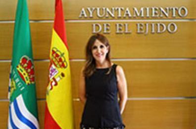 El Ayuntamiento y padres de Balerma analizan la urgencia de que la Junta solucione la falta de espacio en el Miguel Servet