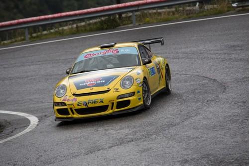 El vicario Maldonado participa por primera vez con su Porsche en la Subida del Mármol