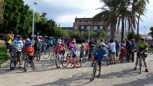 Santa María del Águila celebra la XVIII edición del Día de la Bicicleta para promocionar el deporte en familia