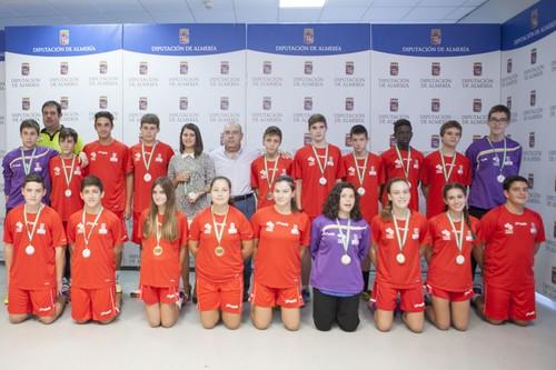 Diputación homenajea a las selecciones provinciales de balonmano infantil