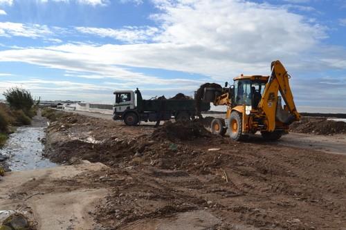 El Área de Servicio de Obras Públicas de Vícar se esfuerza para reparar los daños causados por último el temporal de lluvias
