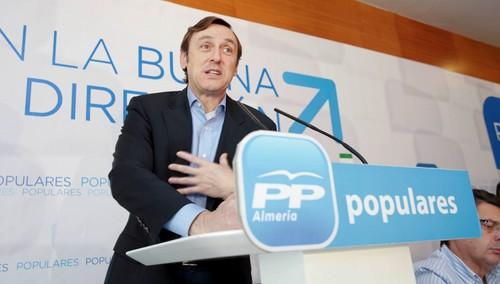 El Gobierno del Partido Popular estudia medidas para aminorar los costes del precio del agua desalada en el Poniente