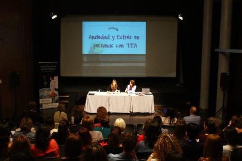 Algo más de un centenar de personas participa este sábado en El Ejido en las jornadas sobre 'Ansiedad y Estrés en personas con autismo'