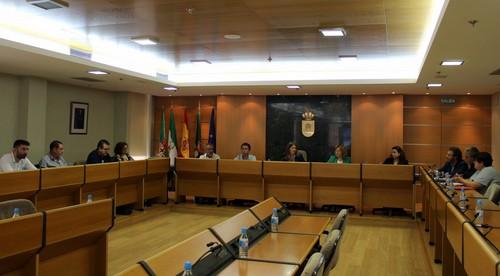 La importancia del marketing online y las redes sociales para mejorar la competitividad centran el debate del Consejo Municipal del Comercio