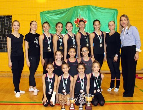La concejala María José Martín felicita a las campeonas de Andalucía de gimnasia rítmica