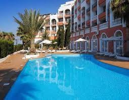 El Ayuntamiento de Adra realiza labores de limpieza y obras de conservación en el hotel por razones de seguridad y salubridad