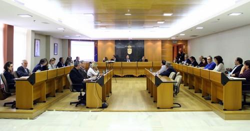 El Pleno reconoce la contribución al desarrollo social y cultural de El Ejido de cuatro vecinos poniendo su nombre a varios espacios públicos
