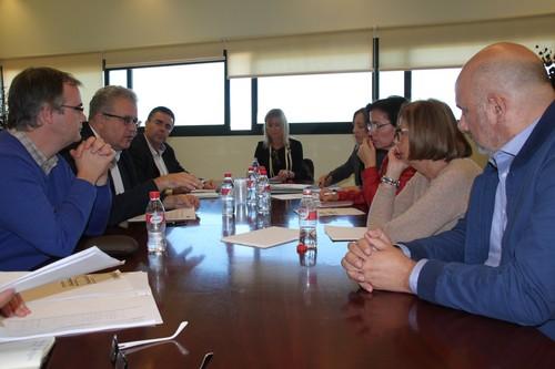 Los socialistas de El Ejido se reúnen con la Consejera de Educación