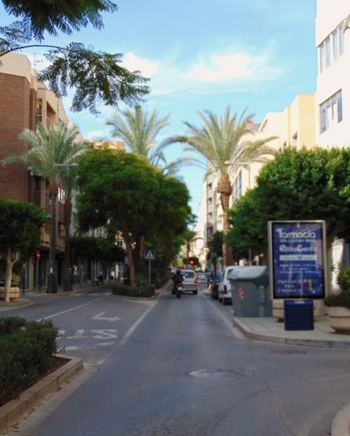 Un policía nacional y dos personas más, heridos en el incendio de una vivienda en El Ejido