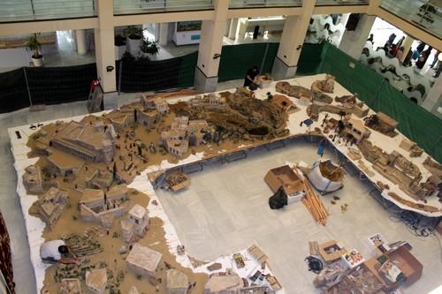 Recta final del montaje del Belén Municipal de El Ejido para dar la bienvenida a La Navidad