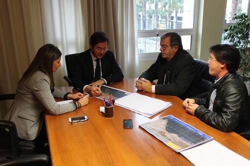 El gobierno municipal recibe el estudio de alternativas que da solución integral al problema de regresión de la costa en Balerma y Guardias Viejas