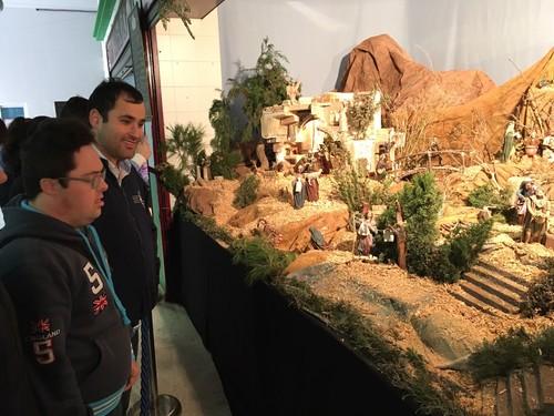 Usuarios del Centro Ocupacional de Adra visitan el Belén Municipal