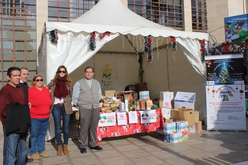 Los ejidenses responden solidariamente a la Campaña de Recogida de Alimentos no Perecederos promovida por Litter Park y el Ayuntamiento a favor de Cáritas y Pro Comedor Social