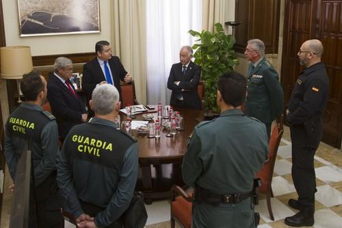 El amplio dispositivo de seguridad de la Guardia Civil sigue presente en Roquetas a pesar de llegar a una situación de calma