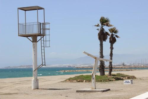 La AEMET decreta la alerta naranja, por fenómenos costeros, y amarilla, por viento, para el Poniente y la capital