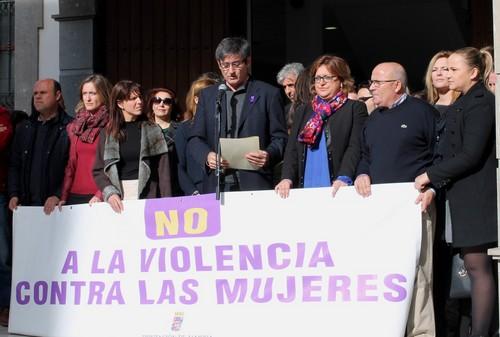 Concentración en repulsa por la última víctima de violencia de género en Adra