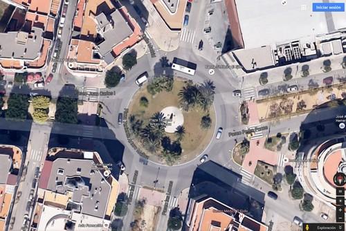 Dos vehículos colisionan en un aparatoso accidente en la rotonda Teniente Arturo Muñoz