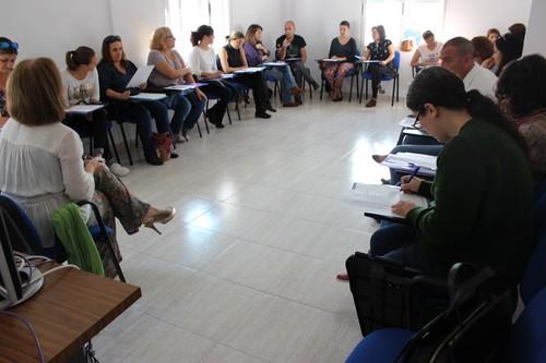 El Área de Servicios a la Ciudadanía de Roquetas retoma los cursos de formación para madres y padres