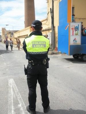 La Policía Local de Adra detiene a dos personas cuando intentaban acceder a una vivienda