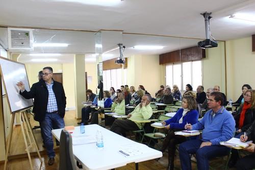 Éxito de participación en el taller municipal de protocolo que cubrió ayer la totalidad de la veintena de plazas ofertadas
