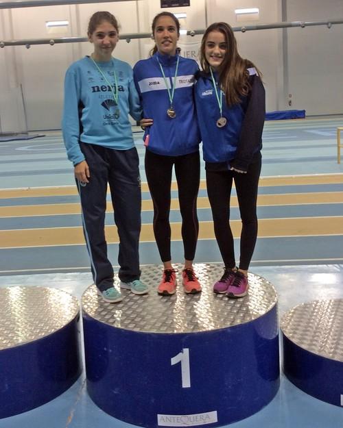 Raquel Moreno, subcampeona de Andalucía Juvenil de 1.500 metros en pista cubierta