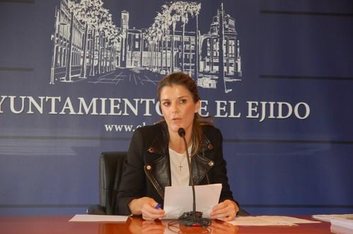 Servicios Sociales denuncia que la Junta de Andalucía no ha convocado ayudas en 2015 y ha aplicado recortes del 90% a asociaciones y Ayuntamiento