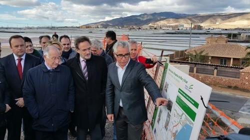 López garantiza para verano la puesta en servicio de la variante de Roquetas de Mar hasta el centro comercial Gran Plaza