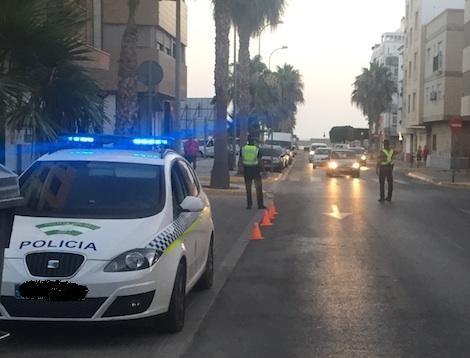 La Policía Local de Adra detiene a dos personas implicadas en un intento de hurto a una sucursal bancaria