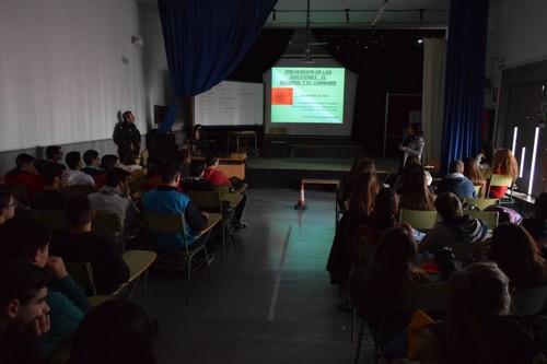 Alumnos del IES Puebla de Vícar asisten a unas jornadas sobre prevención de adicciones