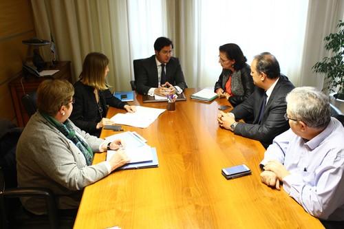 El alcalde aborda con la delegada del Gobierno de la Junta las necesidades más urgentes de la ciudad