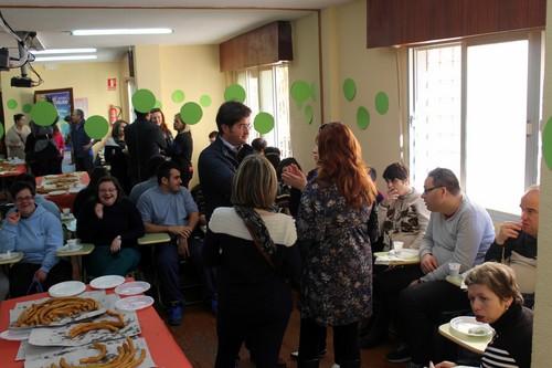 Arrancan los actos del Día de Andalucía con un desayuno de convivencia para asociaciones y la celebración de carreras escolares