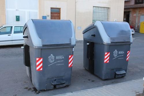 Berja cuenta desde este jueves con contenedores de carga lateral