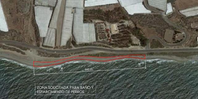 El Ayuntamiento de Adra solicita autorización para habilitar la playa para perros