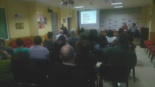 La sede del PSOE de El Ejido acogió el viernes una concurrida charla-coloquio sobre interculturalidad y educación
