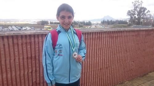 La ejidense Alba Moreno, subcampeona de Andalucía Infantil de 1.000 m. l. en pista cubierta