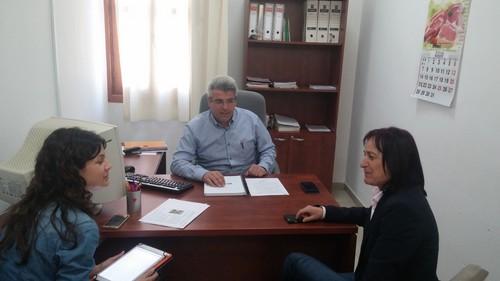 María Jesús Amate recoge la petición de IU Vícar para que Diputación realice un carril ciclopeatonal paralelo a la carretera AL-3301