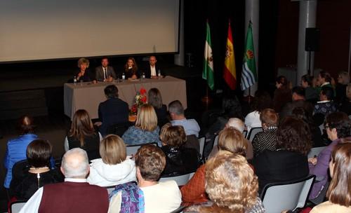 El documental municipal 'Cultivando bajo el techo de cristal' homenajea a la mujer ejidense por su aportación a la agricultura