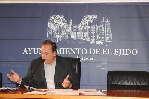 Rivera acusa al PSOE de El Ejido de mentir sobre el cobro de facturas de agua en Almerimar