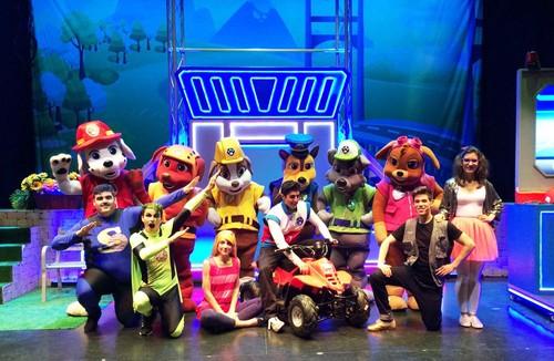 Éxito de participación en el espectáculo ‘Aventura Canina’