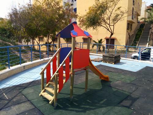 Comienzan los trabajos de renovación del parque infantil del Cercado en Adra