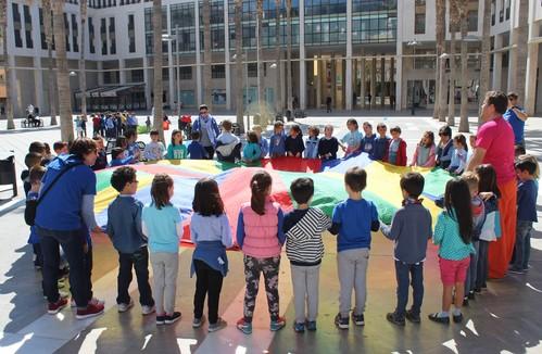 La Plaza Mayor se tiñe de azul hoy para conmemorar el  Día Mundial de la Concienciación sobre el Autismo