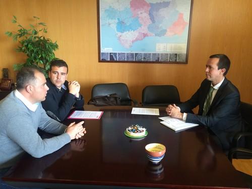 El portavoz de UPyD El Ejido le traslada al delegado de Salud las principales demandas sanitarias del Poniente