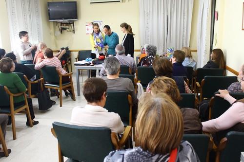 Los mayores aprenden la importancia que los alimentos tienen para prevenir enfermedades, fortalecer sus defensas y ganar en salud en este Día Mundial de la Salud