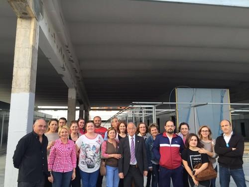 Los comerciantes visitan las obras del Mercado de Abastos