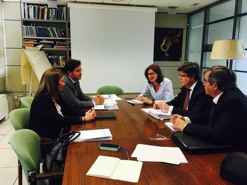 Góngora se reúne con Costas en Madrid para traer a Balerma y Guardias Viejas la mejor solución técnica que acabe con la regresión del litoral