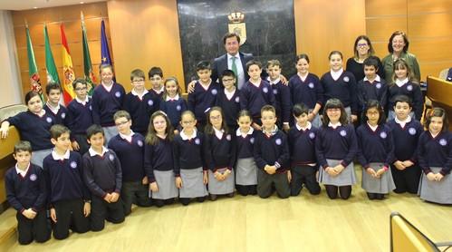 Alumnos de primaria del colegio Divina Infantina descubren el papel que juega el Ayuntamiento en el desarrollo de su ciudad