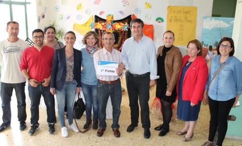 La cruz cervantina de Pedro de Mena gana el primer premio de las Cruces de Mayo escolares