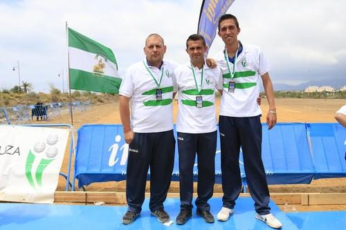 Más de medio millar de jugadores y aficionados a la petanca se dan cita este fin de semana en Almerimar para disfrutar del Campeonato Andaluz